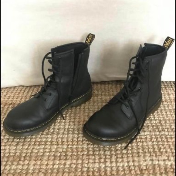 Dr. Martens 8-eyed black boots - Picture 3 of 4